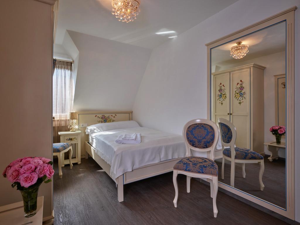 Deluxe Single Room,709493026:JPEG