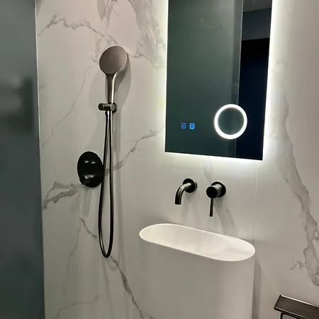 The Hyve Budget Hotel Rotterdam-3