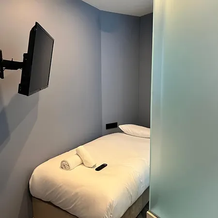 The Hyve Budget Hotel Rotterdam-2