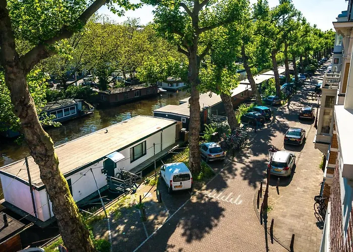 Amsterdam-Houseboat-Amstel Hotel
